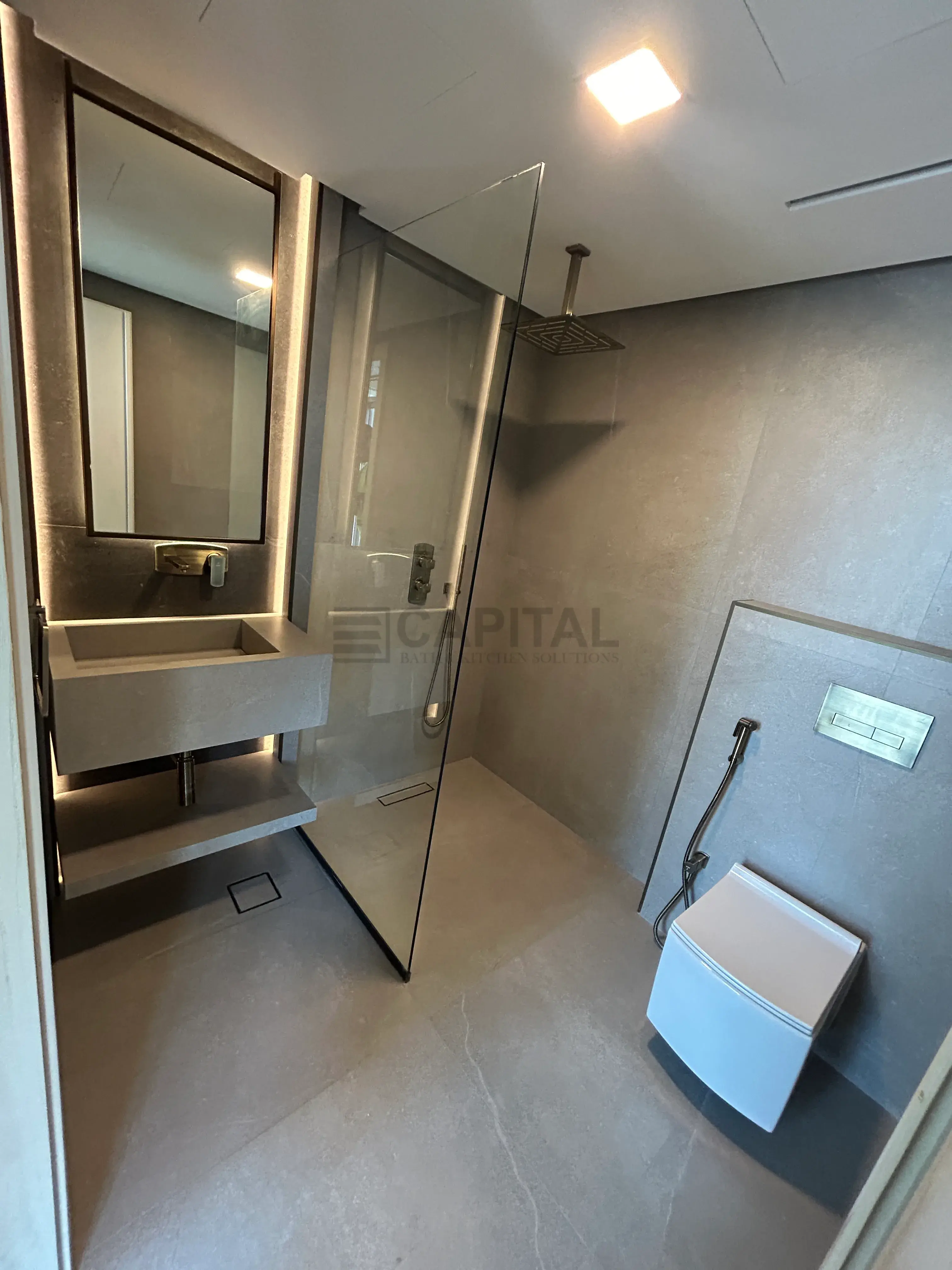 Solo Series Cantilevered Shelf Console 