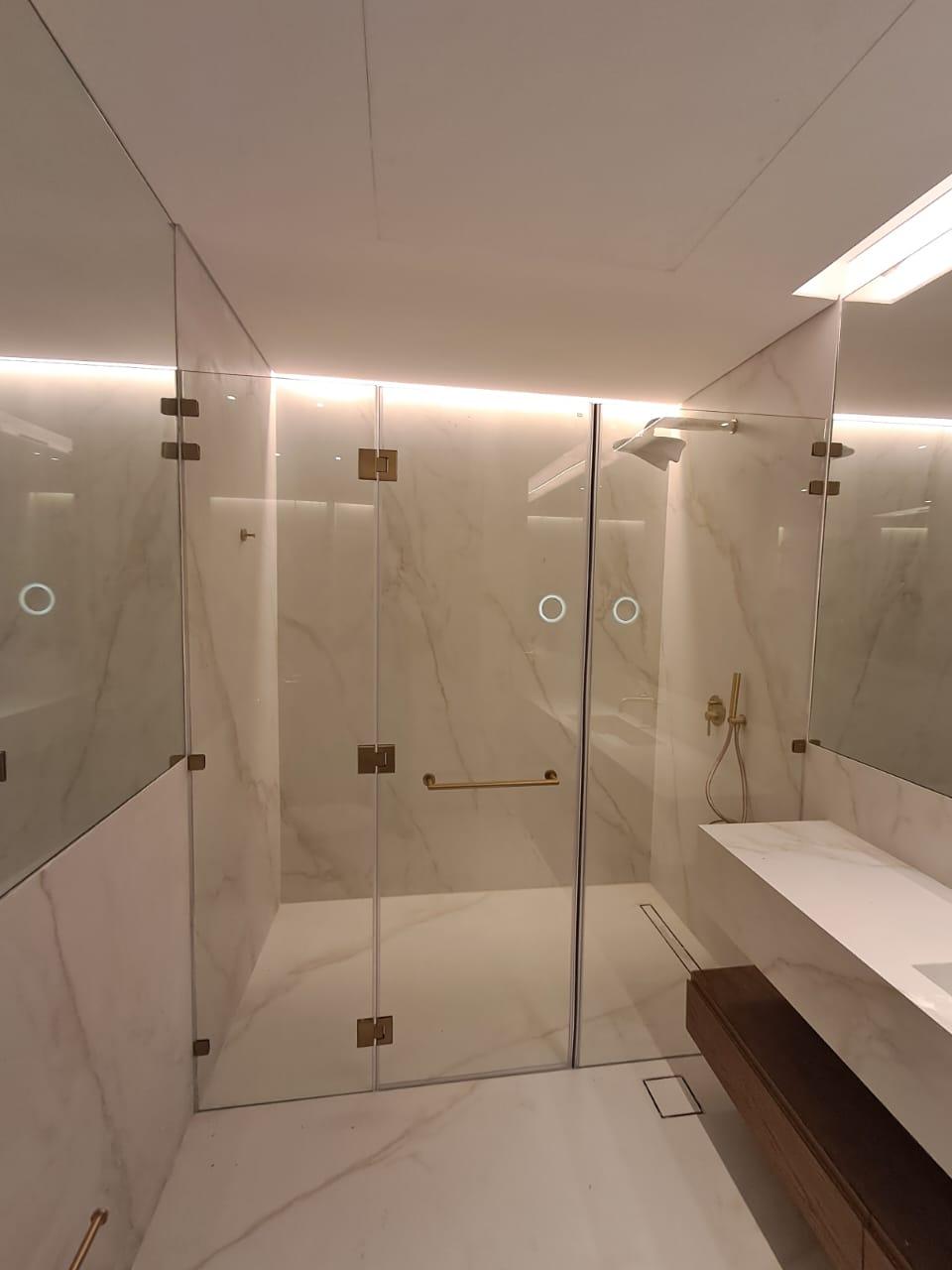 زجاج باب الدش المتحرك