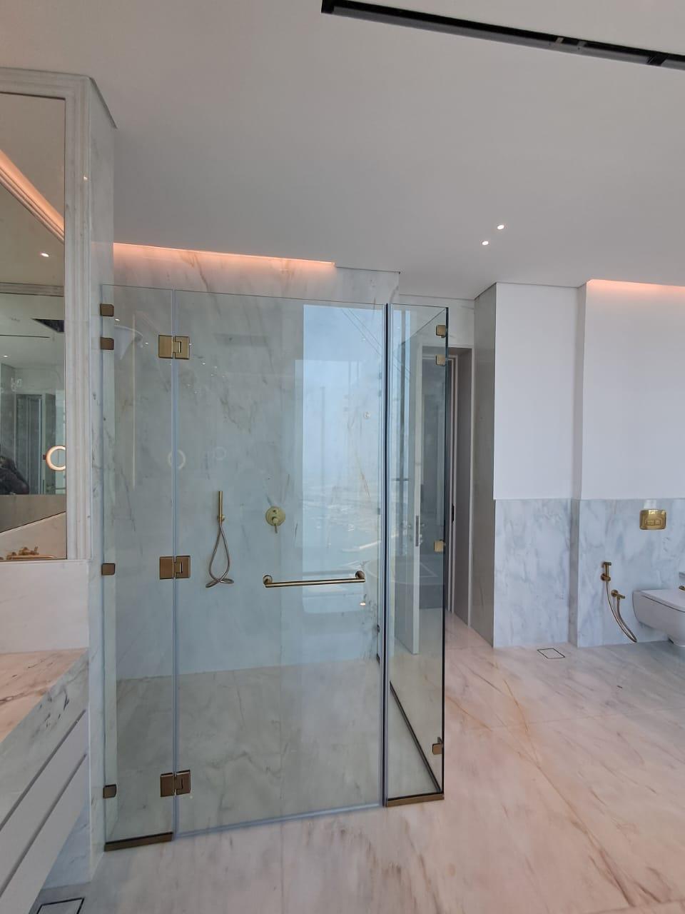 زجاج باب الدش المتحرك